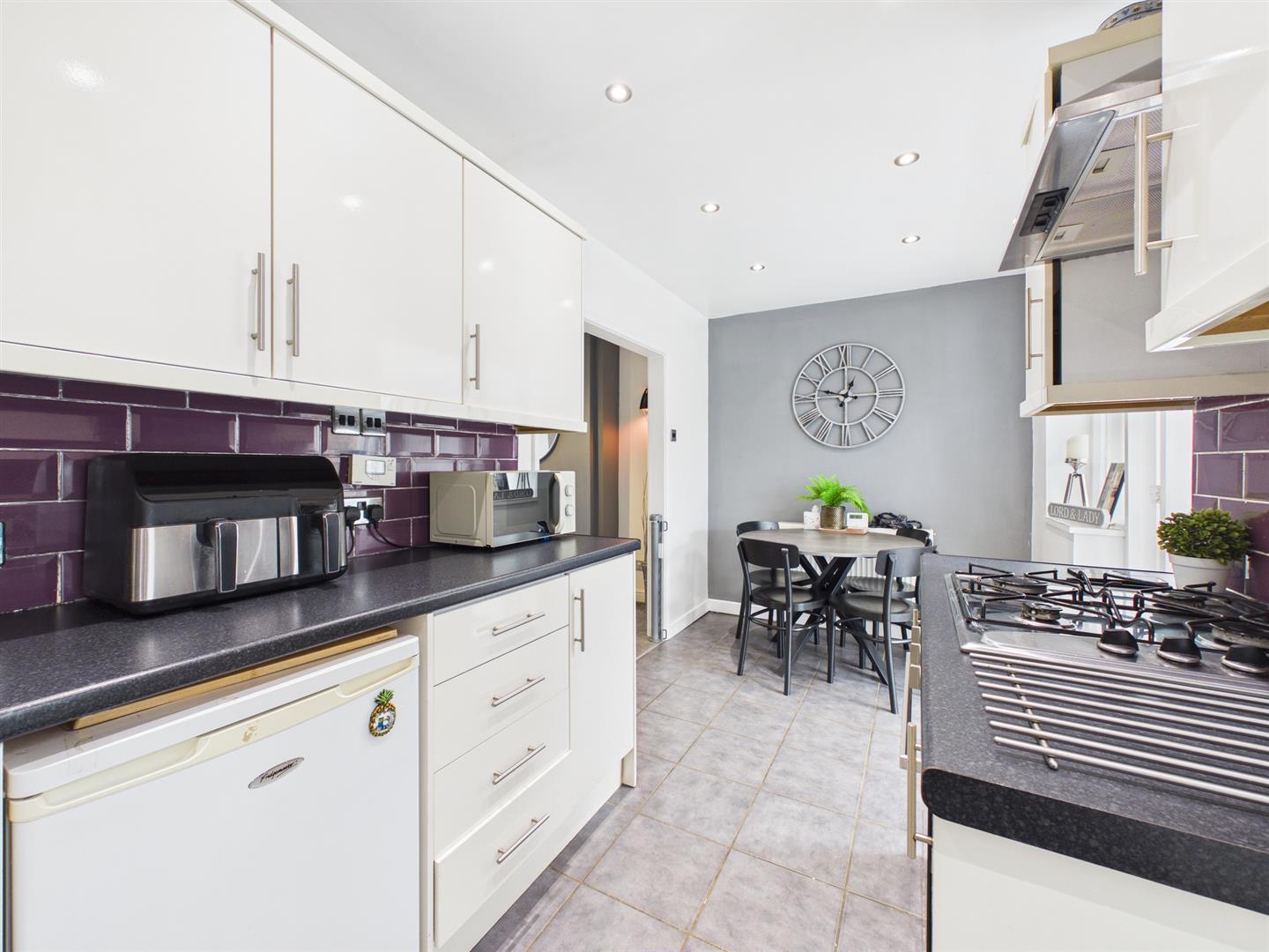 27 Vernon Crescent, Lancaster LA2 0LX